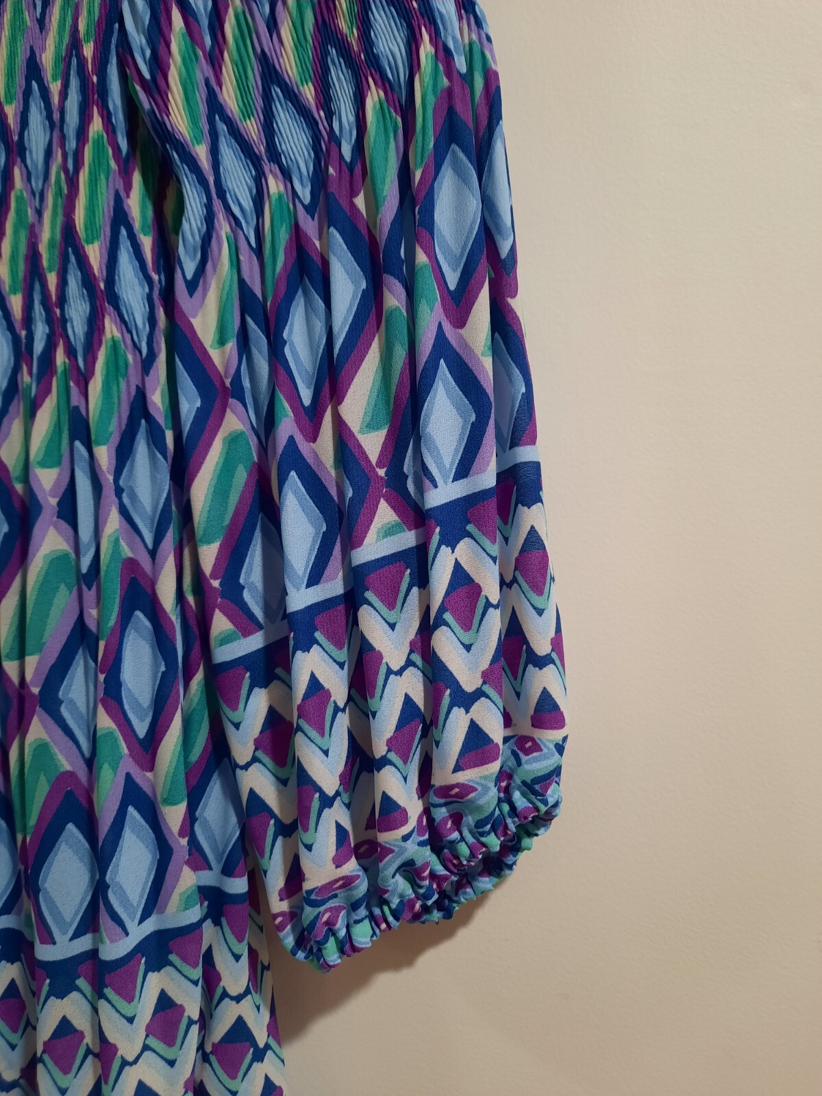 New Floral & Ivy Woman’s Blouse Size Small Blue White Purple Green Multi