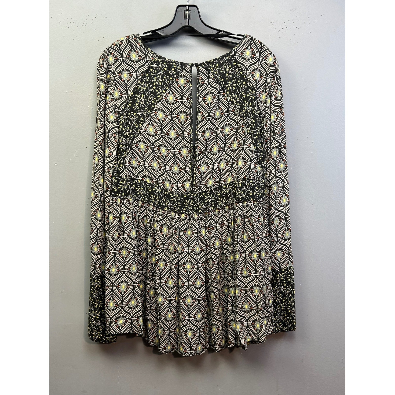 Free People Tunic Womens Medium Black Mix Print Boho Bell Sleeve Keyhole Back