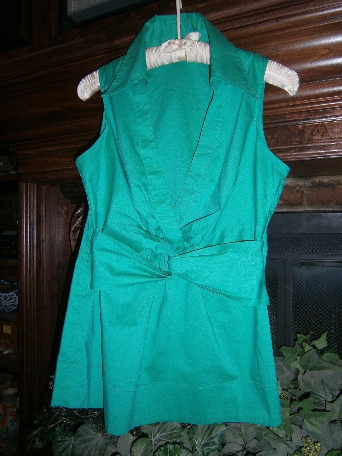 NEW YORK & Company Green Sleeveless Blouse~Empire ruched bust~Side zip~Small