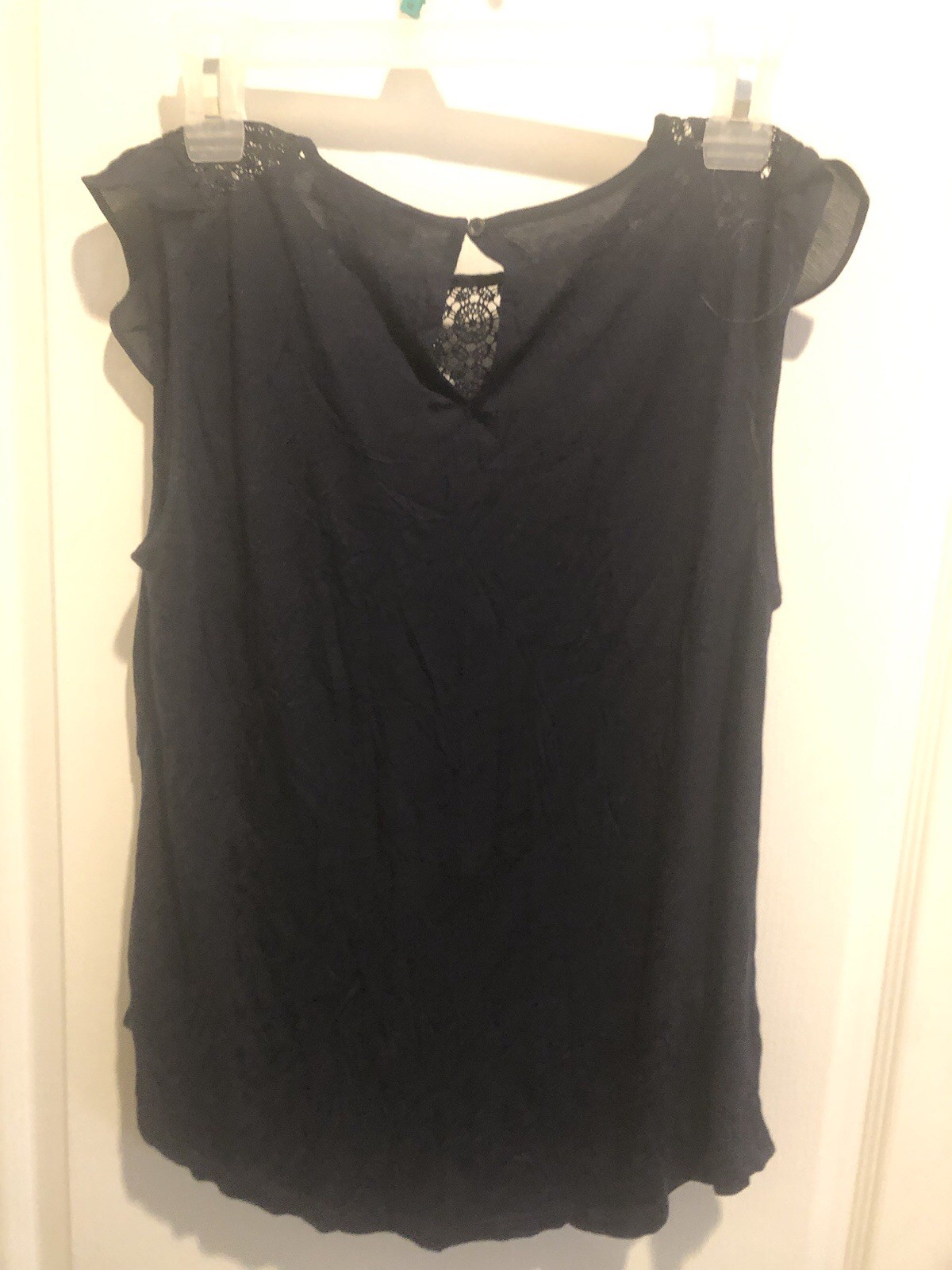 Loft Crochet Lace & Ruffle Upper/ Women’sNavy Top W/Button Hole Back Size MP