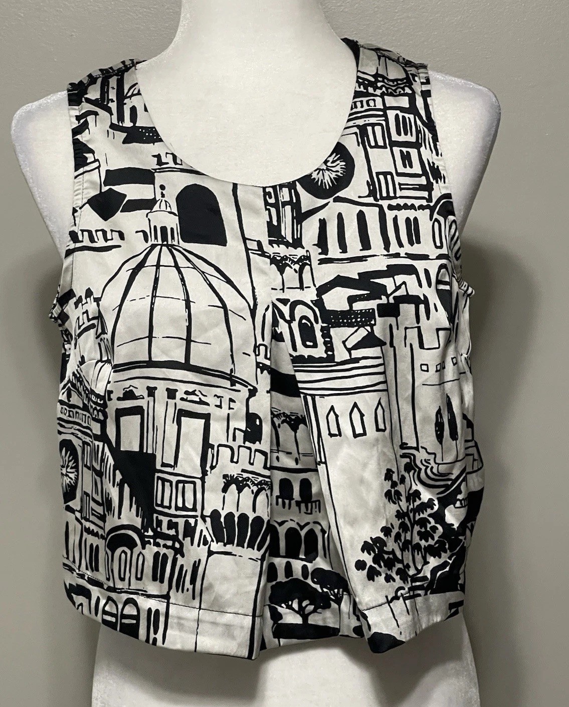 Designer Boxy Sleeveless Medium White & Black Art City Print Satin Relaxed Pleat