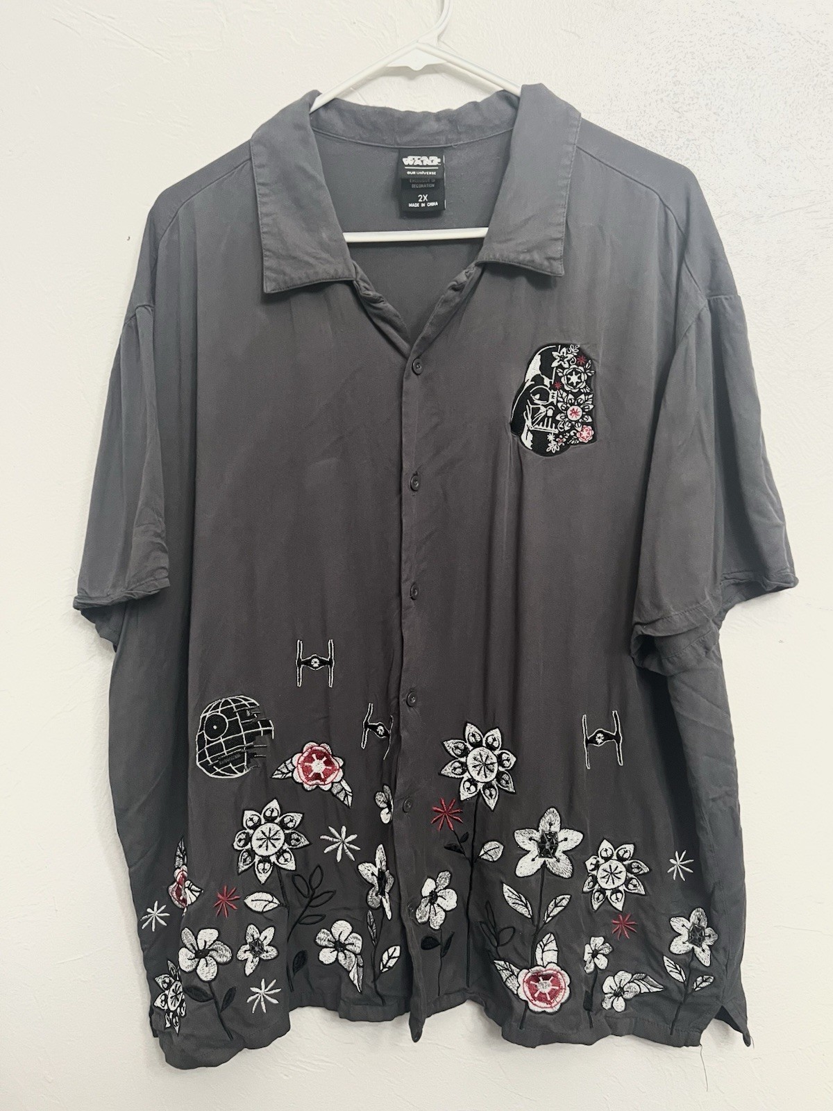 Star Wars Box Lunch Shirt Gray Size 2X Darth Vader Floral Embroidered Top Dark