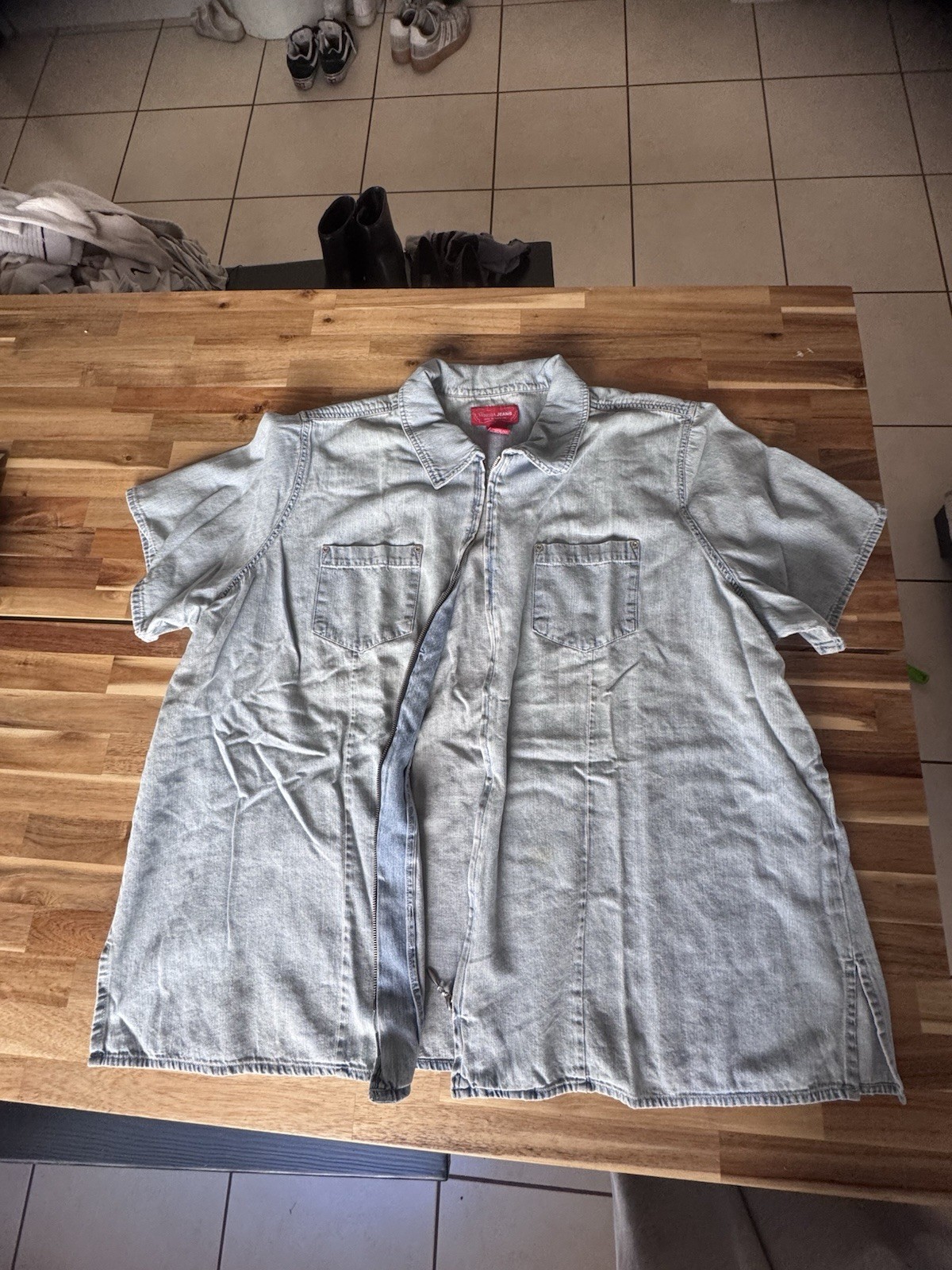Venezia Jeans Women’s Size 26/28 Blue Denim Zip Down Shirt Vintage. See Pictures
