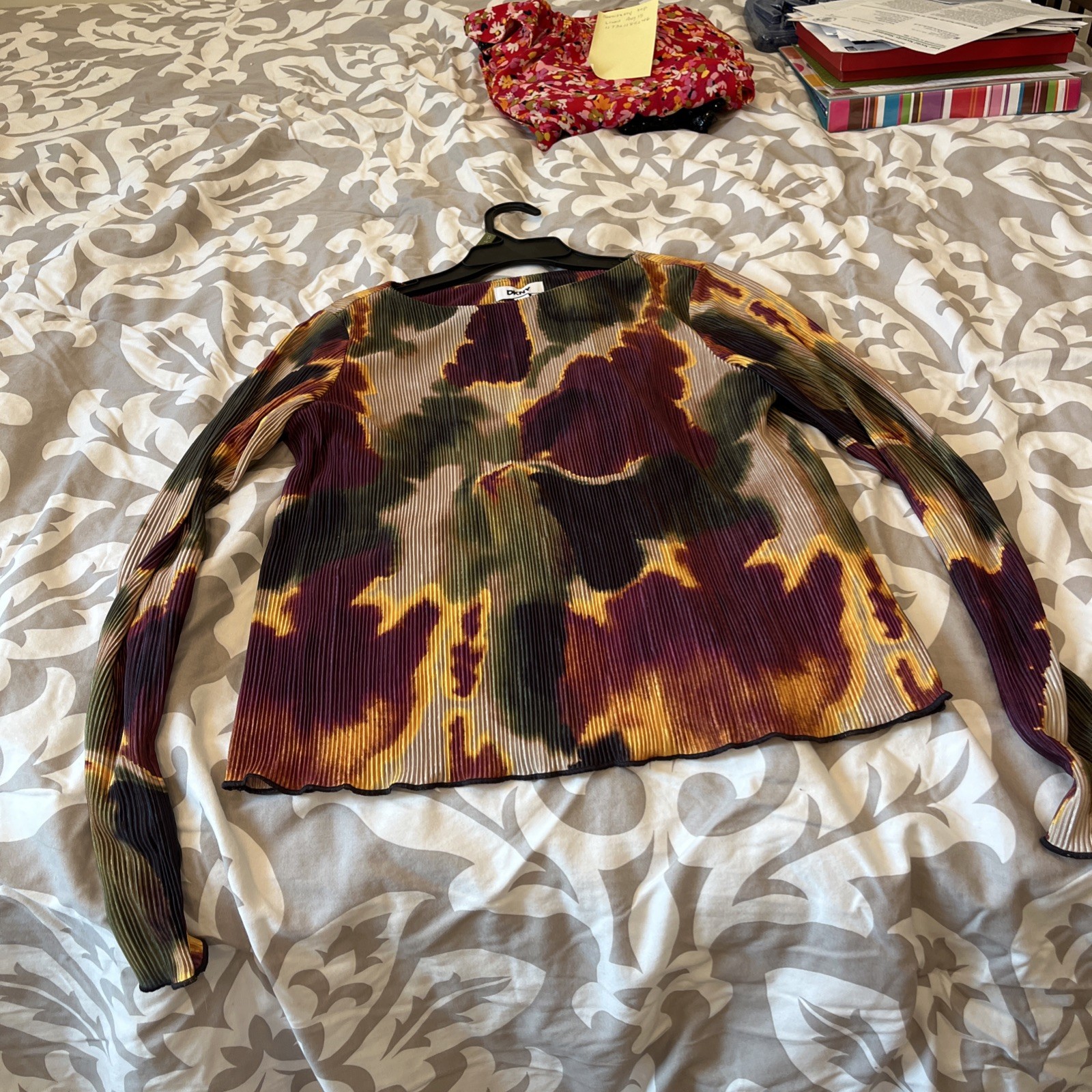 DNKY Long Sleeve Ribbed Top Size Small Black With Various Fall Colors