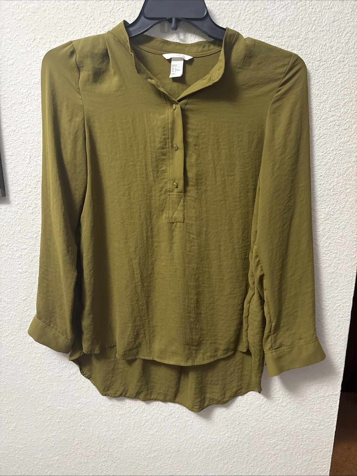 H&M Women’s Blouse Size 6 Olive Green Button Front Long Sleeve High Low Hem