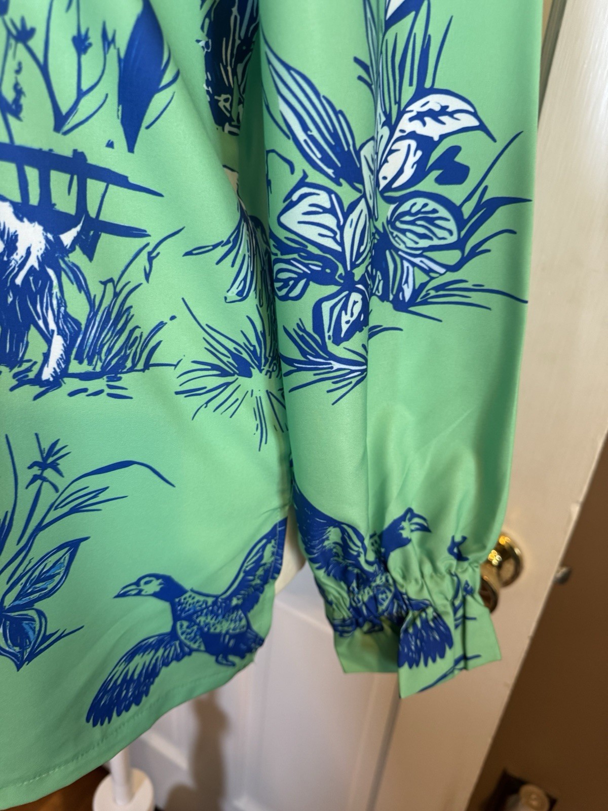 Women’s Green/blue Hunt Scene Blouse Medium Ruffles Long Sleeve NWOT