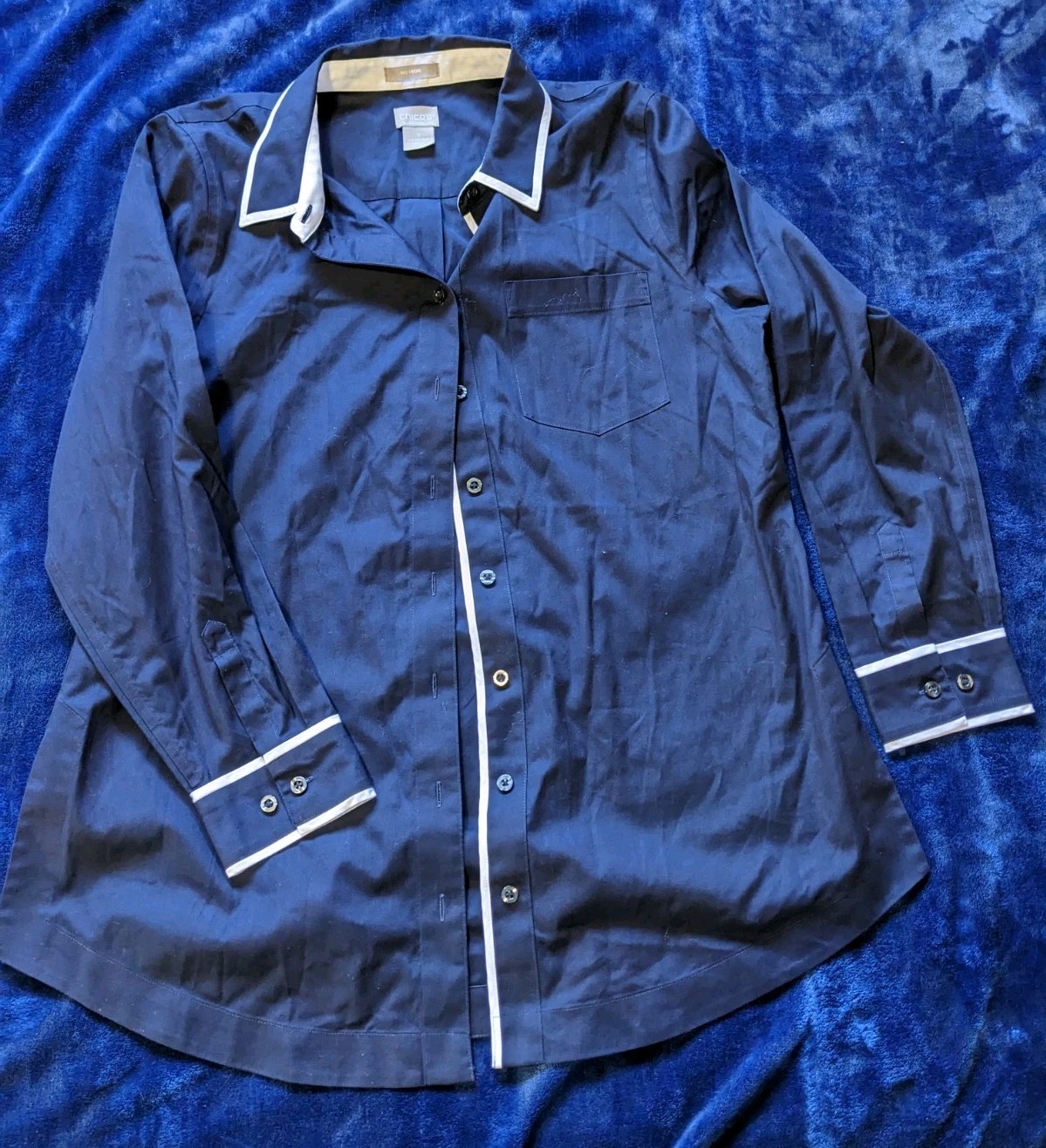 CHICOS Shirt Women Size 1(8/10) Button Up Blouse Top Navy Blue And White