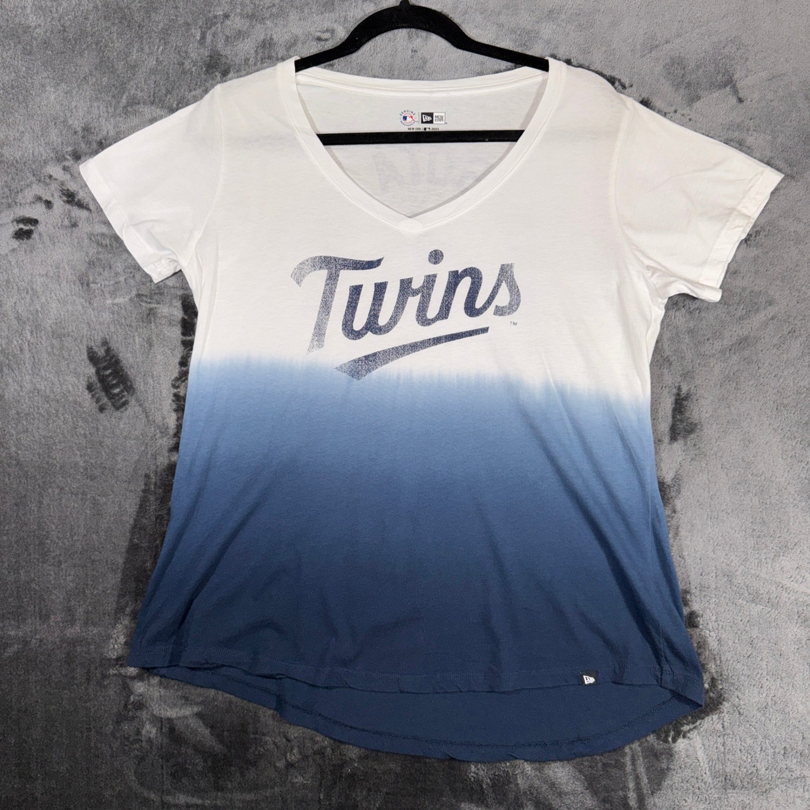 New Era Minnesota Twins MLB Ombre V-Neck T-Shirt White Blue Womens Large 2023