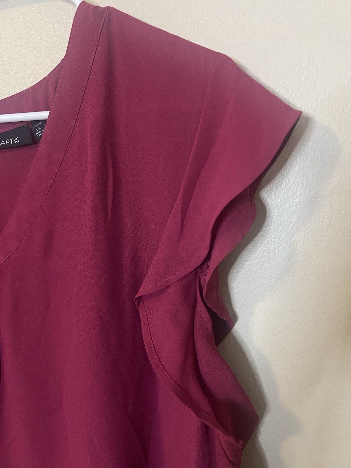 Apt 9 Magenta Blouse With V-Neck And Flutter Sleeves