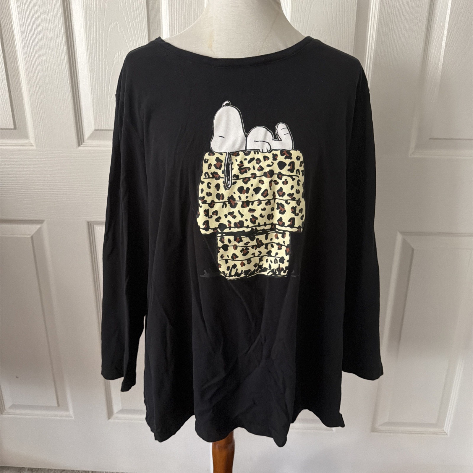 Peanuts Snoopy Womens T Shirt 2XL Doghouse Leopard Print Black Long Sleeves