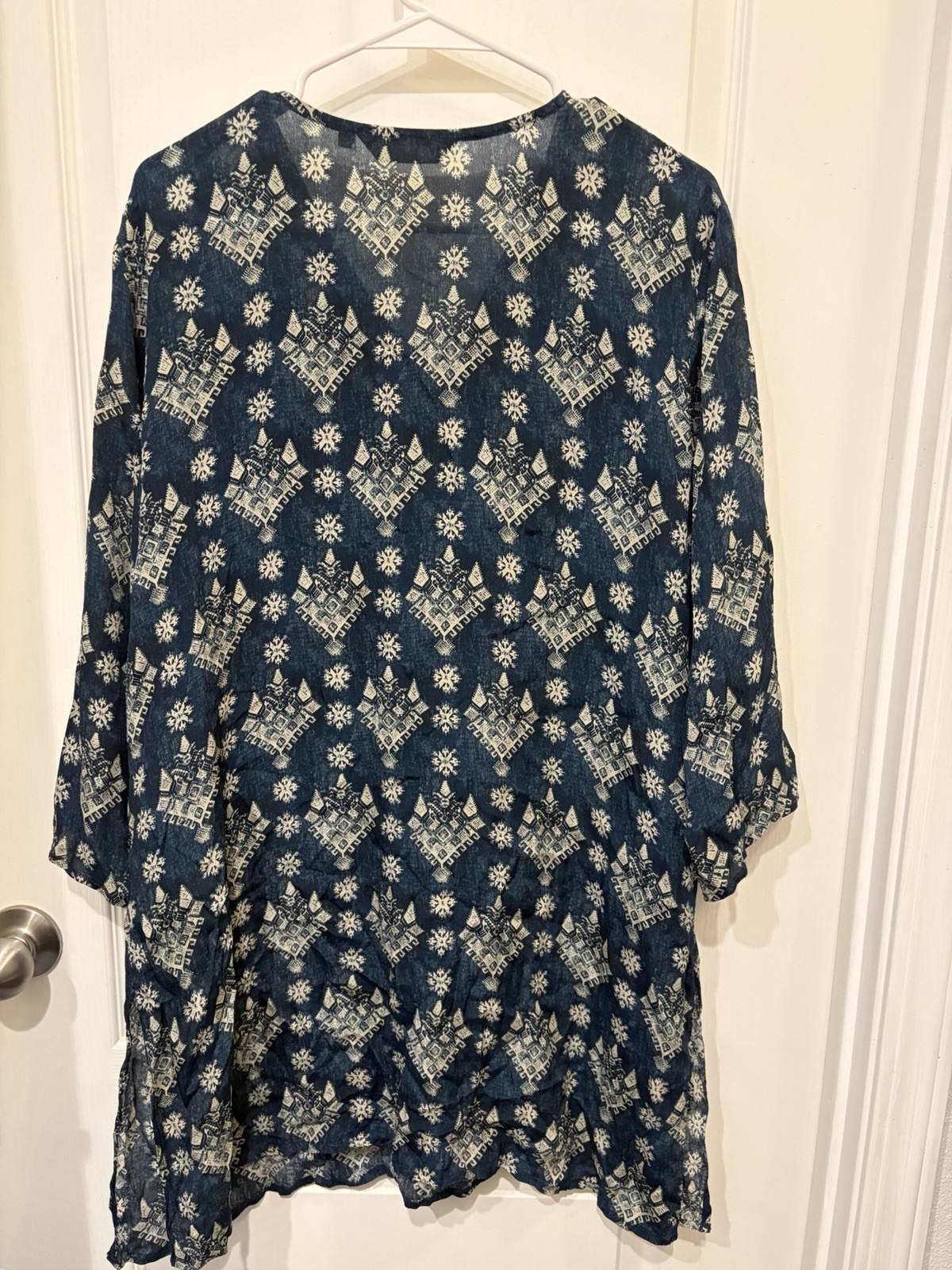 APNY Apparel Women’s L Blue White Geometric V-Neck 3/4 Sleeve Tunic Blouse