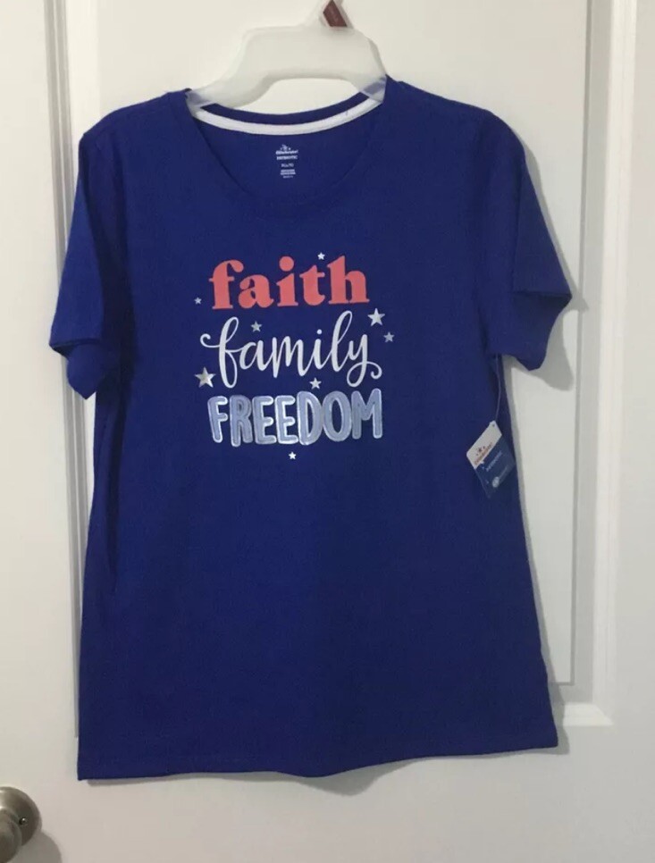 Way To Celebrate Women’s Patriotic T Shirt FAITH FAMILY FREEDOM Small (4-6)