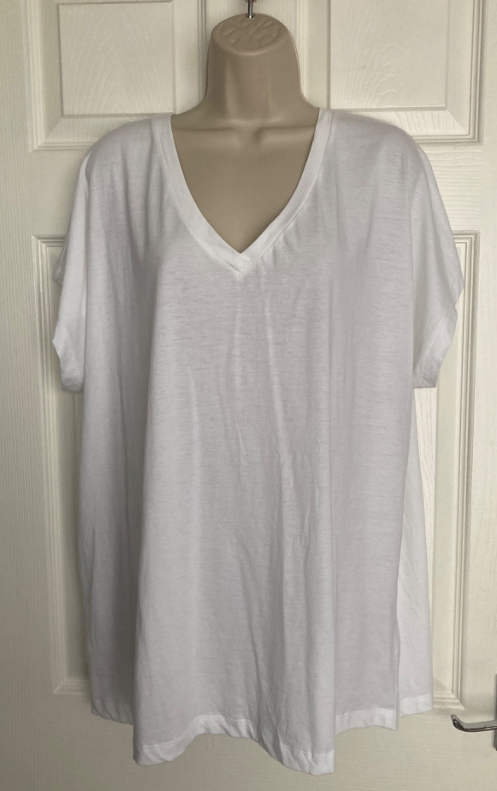 NEW M&S Ladies White Short Sleeve V-Neck Longline ’The Relaxed’ T-shirt Size 18