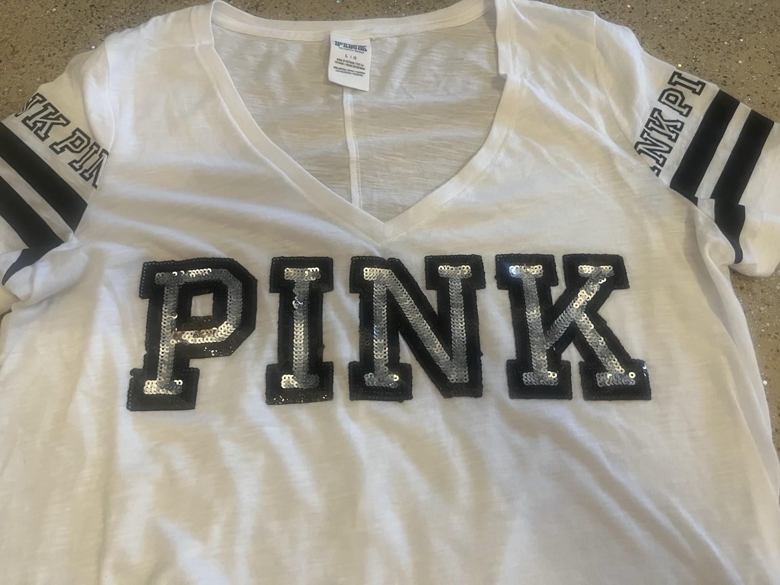 VICTORIAS SECRET PINK BLING “PINK” VNECK TEESHIRT Adorable ❤️