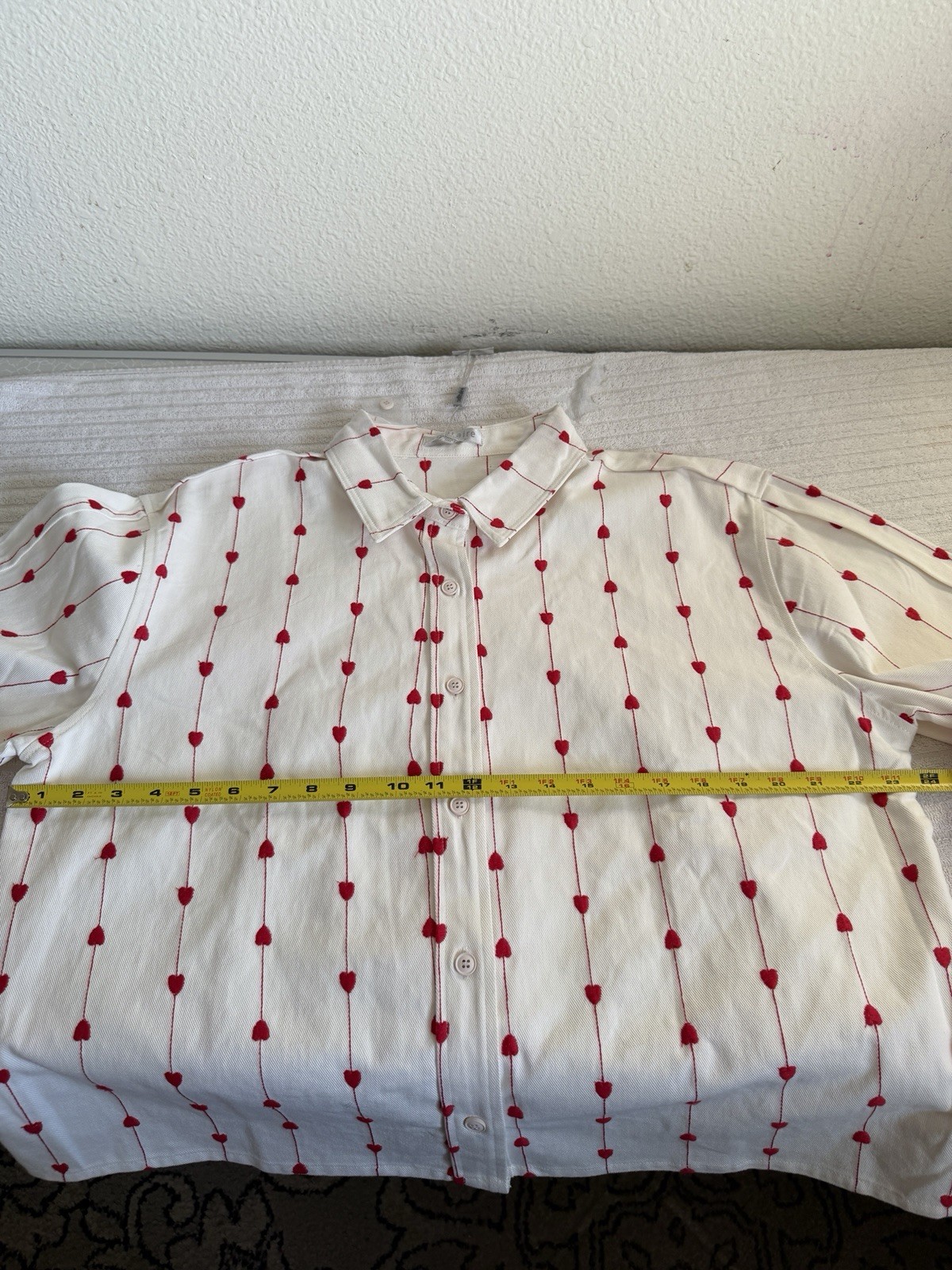 Solitaire Womens White Red Heart Embroidered Button Down Shirt Top XL