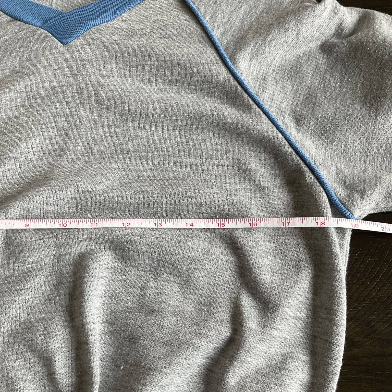Vintage Women’s Short Sleeve Sweatshirt Top Gray with Blue Trim Shirt Size M