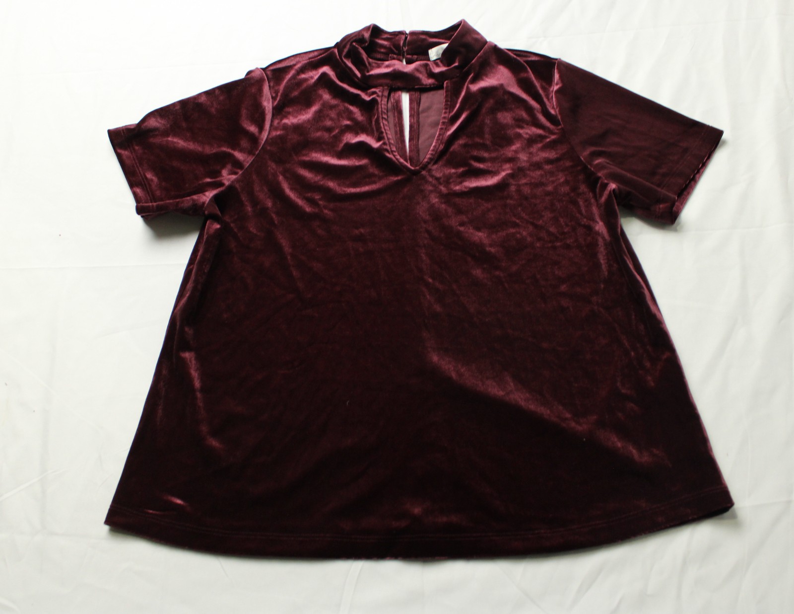 Nine Britton Women’s Petite Marine Velvet Keyhole Knit Top AC2 Burgundy Medium