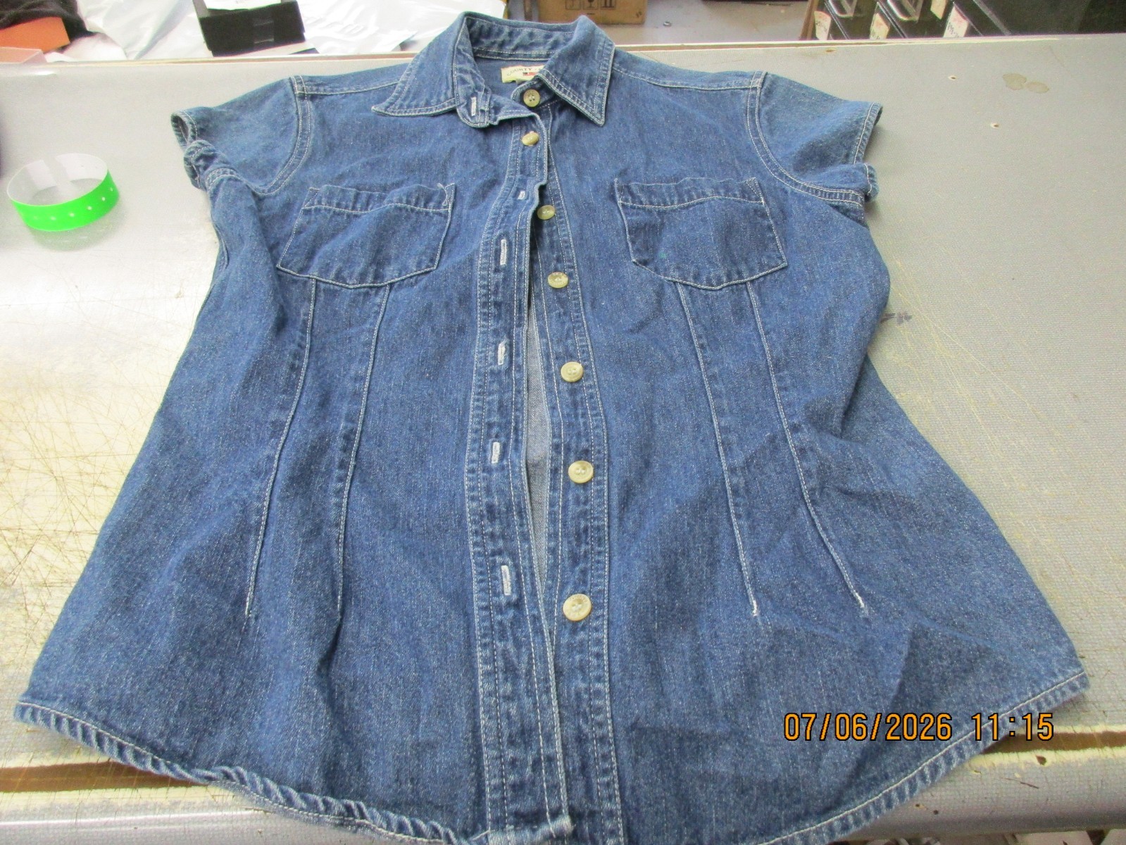 NWOT County Seat Sleeveless Denim Shirt Tapered Fit Size Small FREE Shipping