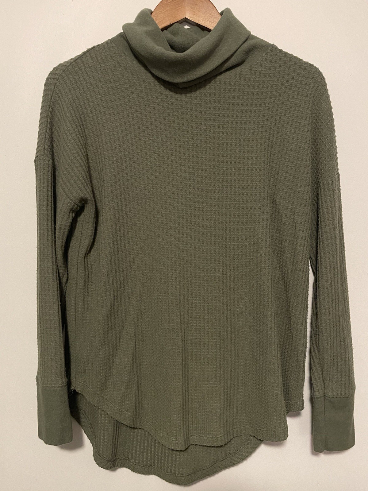 Time and Tru Women’s Green Solid Turtle Neck Long Sleeve Knit Top S