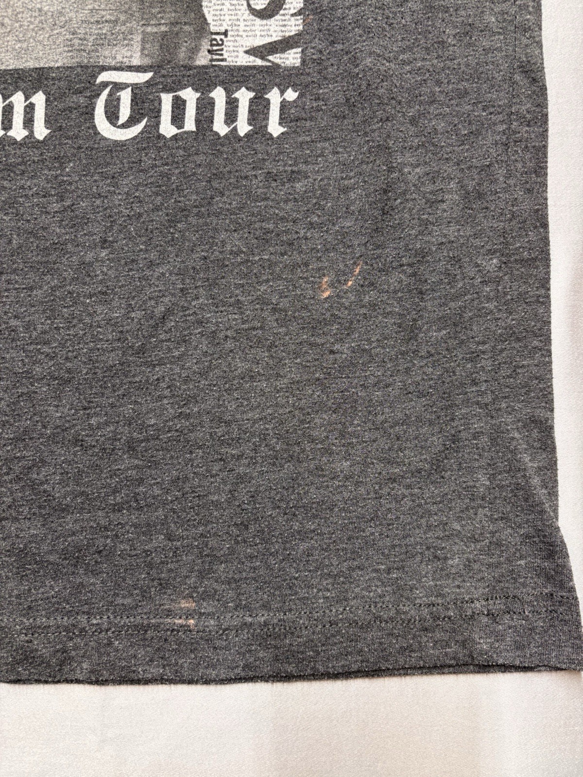 Taylor Swift Reputation Stadium Tour Gray Graphic T-Shirt Grey Women’s Small