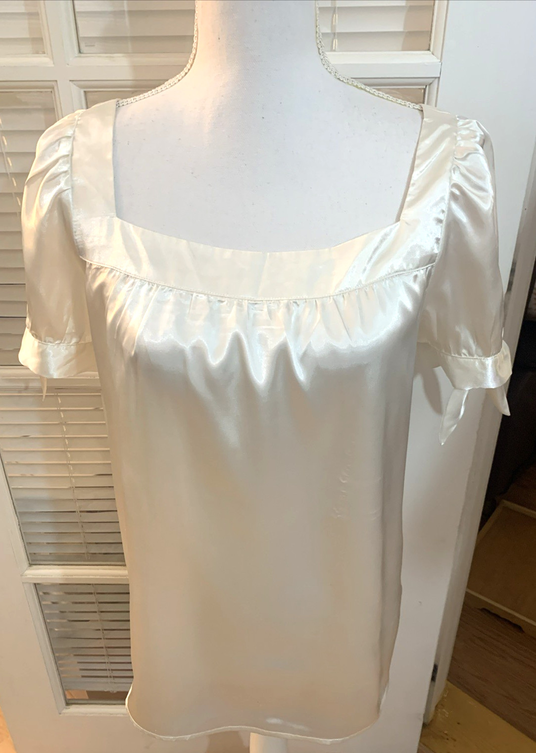 Copper Key Top Sz M White Pullover Square Neck Puff Sleeve w/Bow Polyester