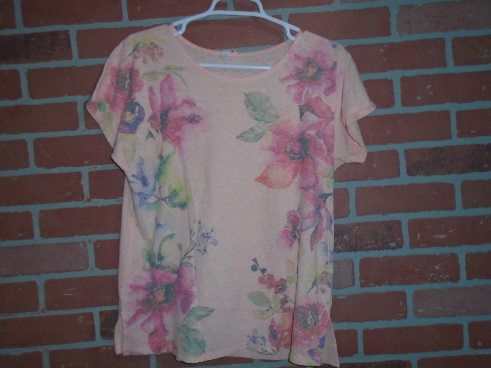 TRYST WOMANS FLORAL DESIGN TSHIRT USA SIZE SMALL IN ABOVE GOOD CONDITION