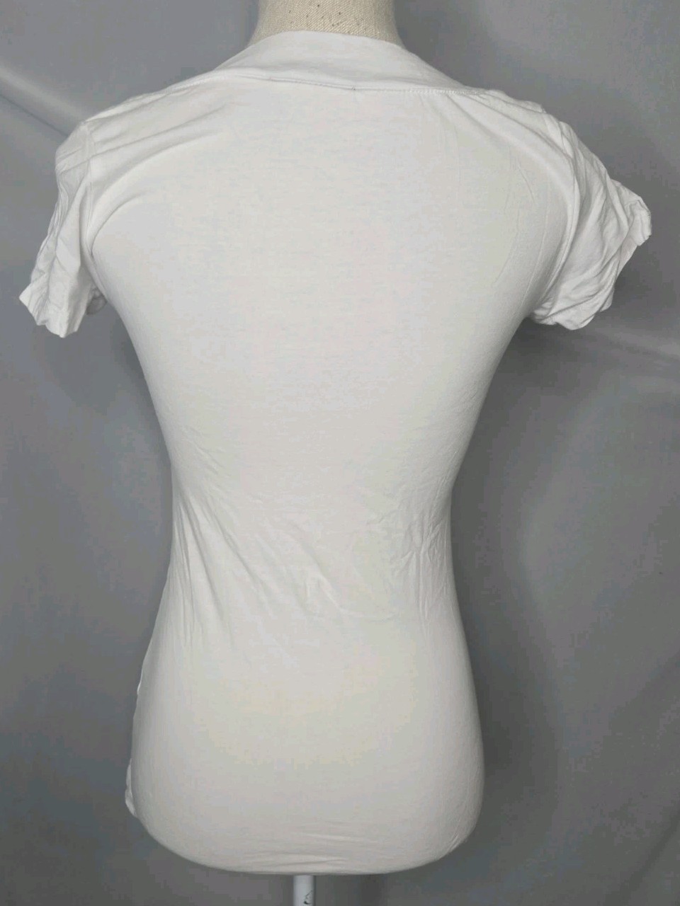 White V-neck T-shirt In Medium Brand Ambiance Apparel New With Free Shipping