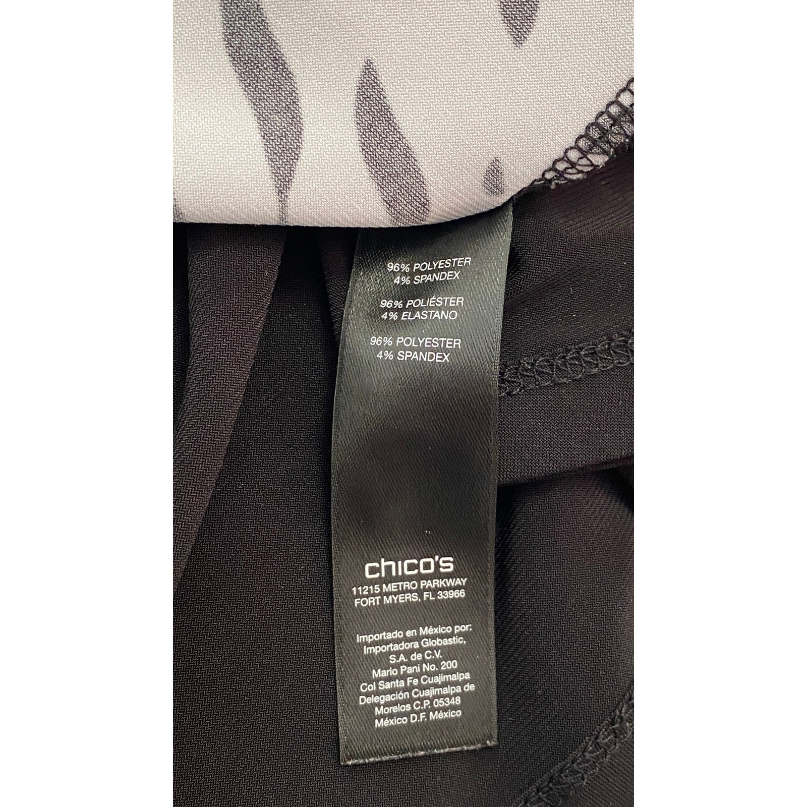 Chico’s Travelers Sz 1 M Zebra Print Tunic Top Black White 3/4 Sleeve Sharkbite