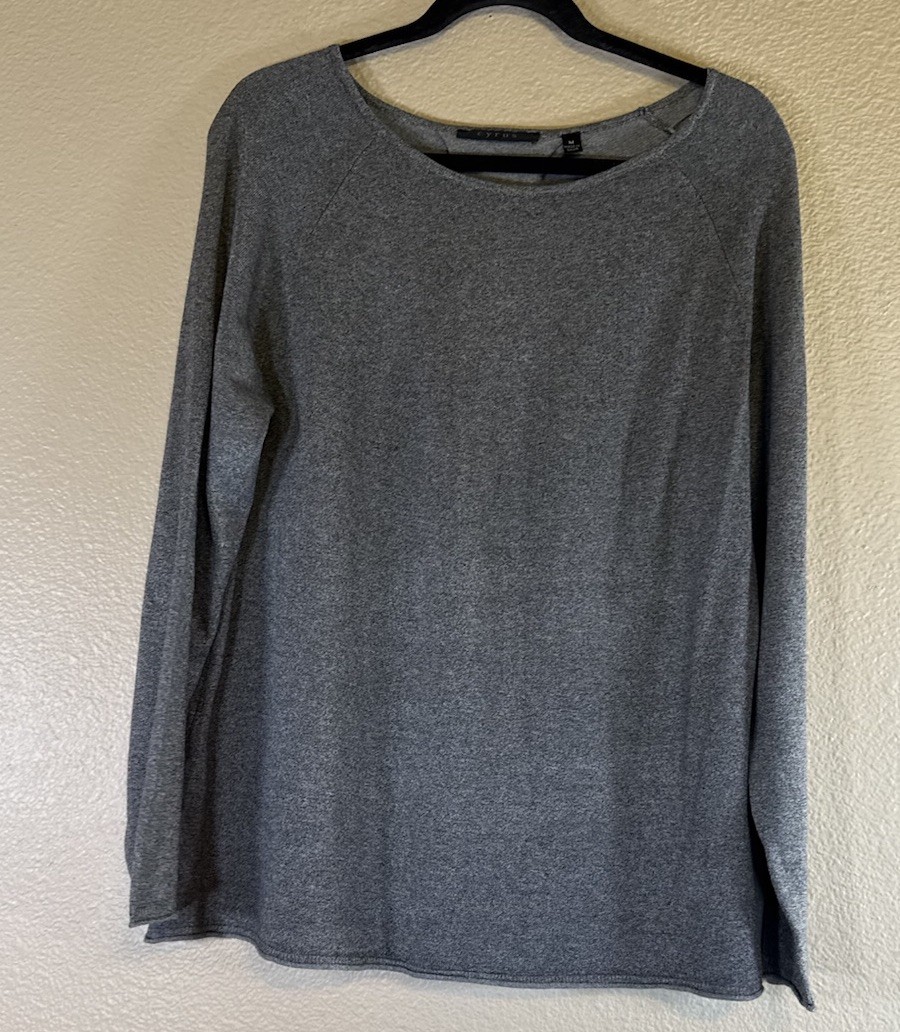 NWT Cyrus Womens Medium Coal/Heather Back Pleat Long Sleeved Top