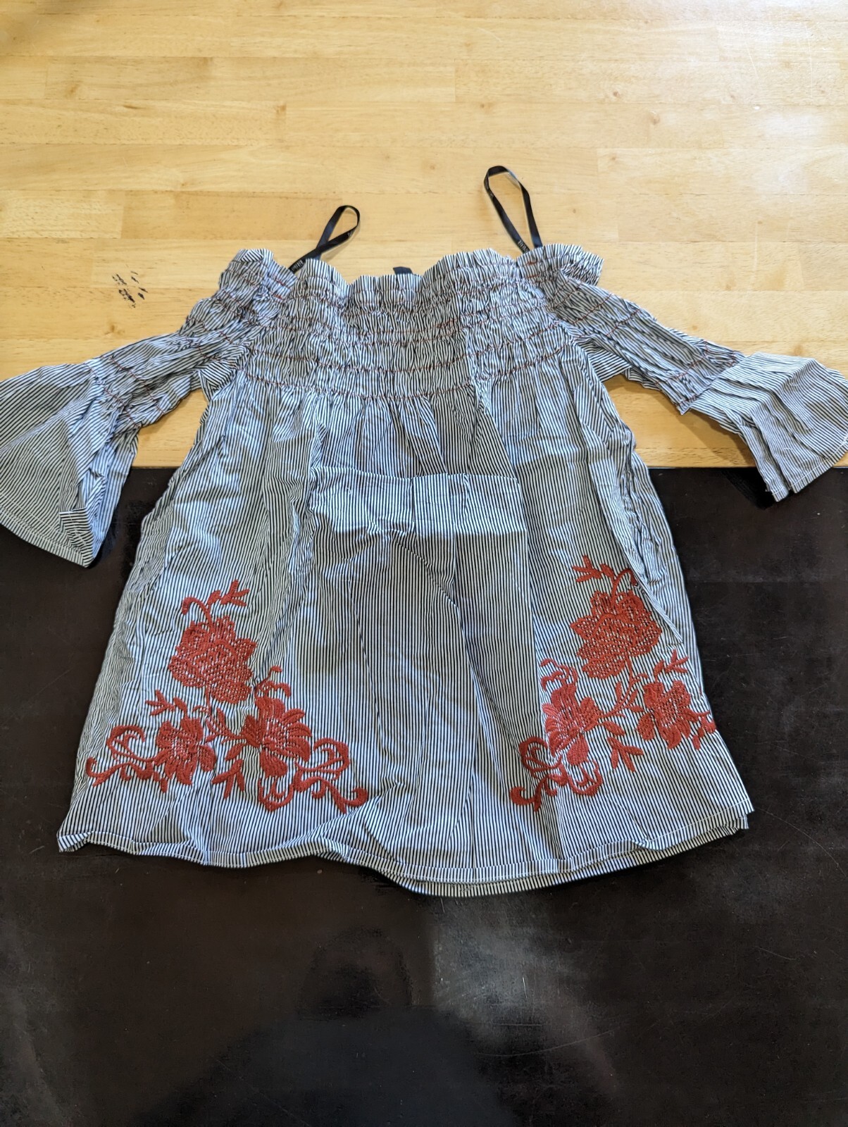 Sweet Wanderer gray striped blouse sz s