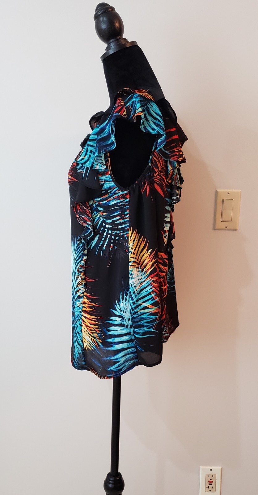 Worthington Top Size Medium Black Palm Multi-color Tropical Print Women