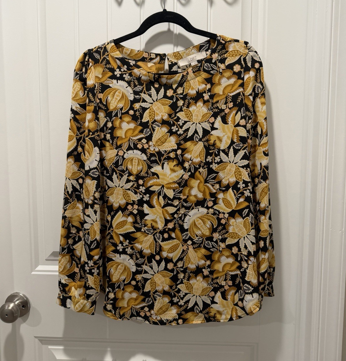 LOFT Womens M Regular Black Yellow White Floral Round Neck Pullover Blouse