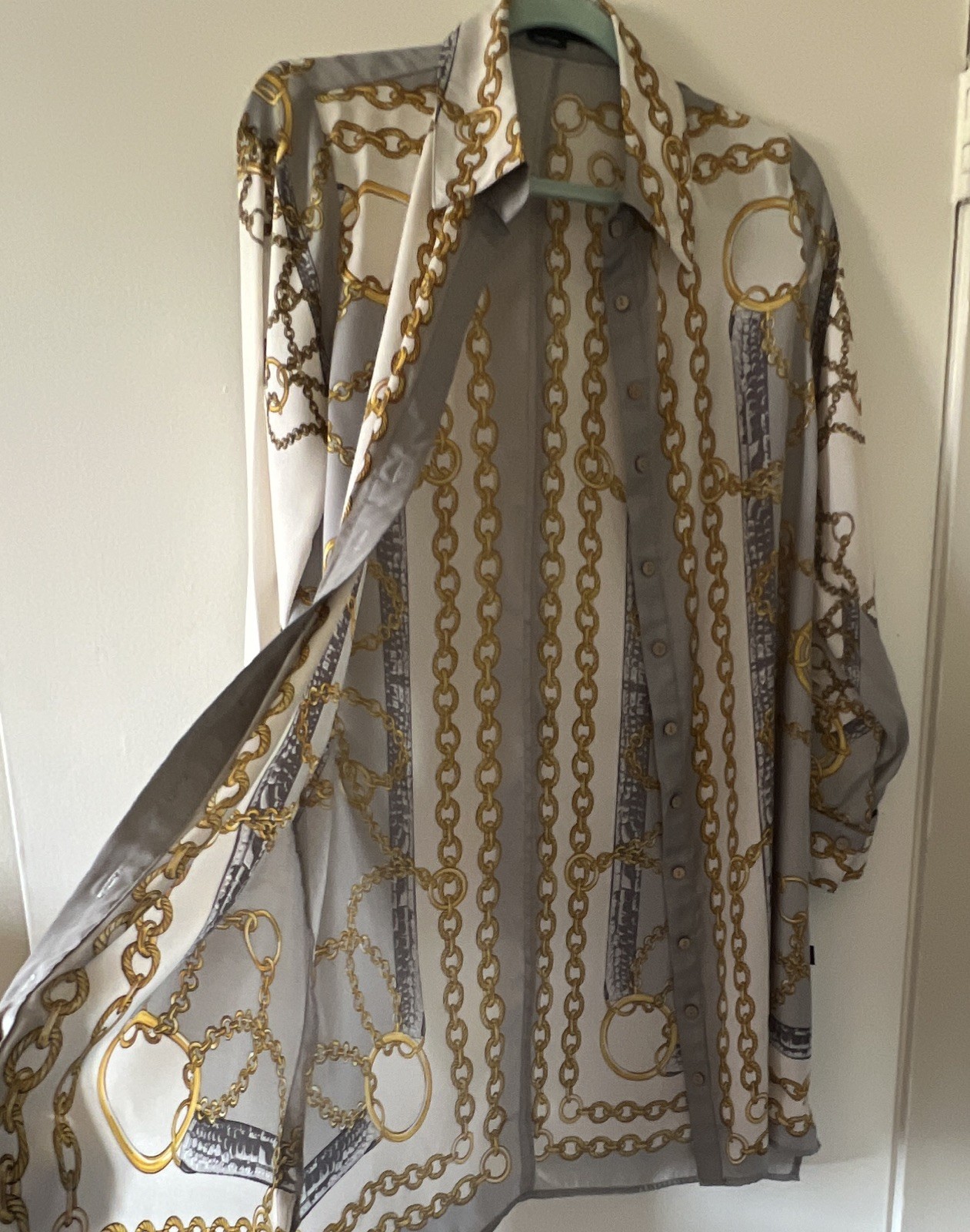 Vertigo Women’s Gray/White/Gold Chain Satin Collared Tunic Blouse M