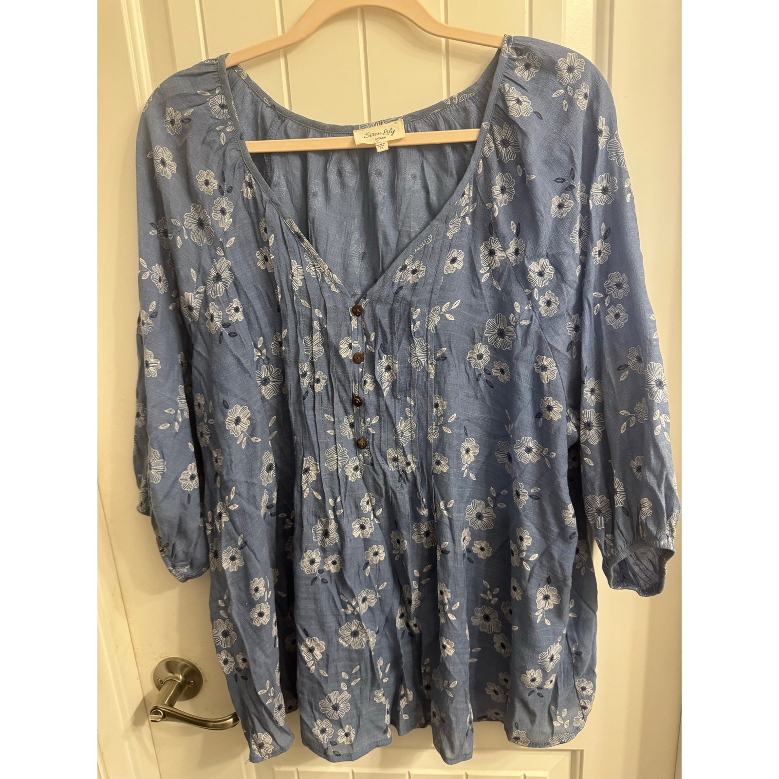 Siren Lily 1X Blue and White Floral Bohemian Top