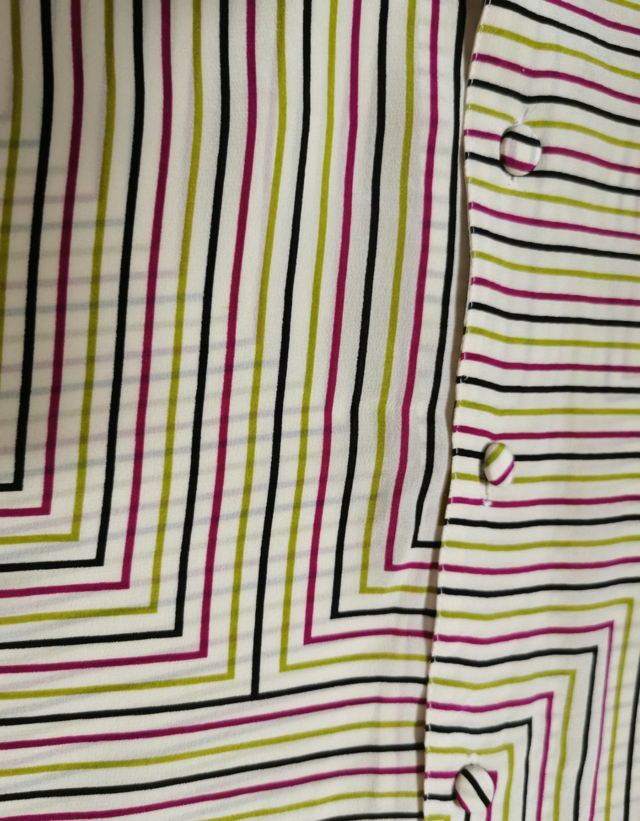 Tess Silk Blouse. Used in good condition. 100% silk. Size:M