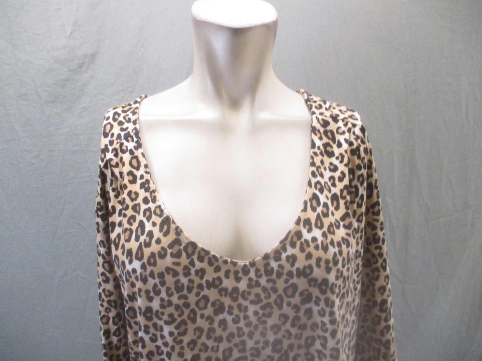 Linea Donatella Size L Womens Animal Print Scoop Neck Long Sleeve Blouse 242