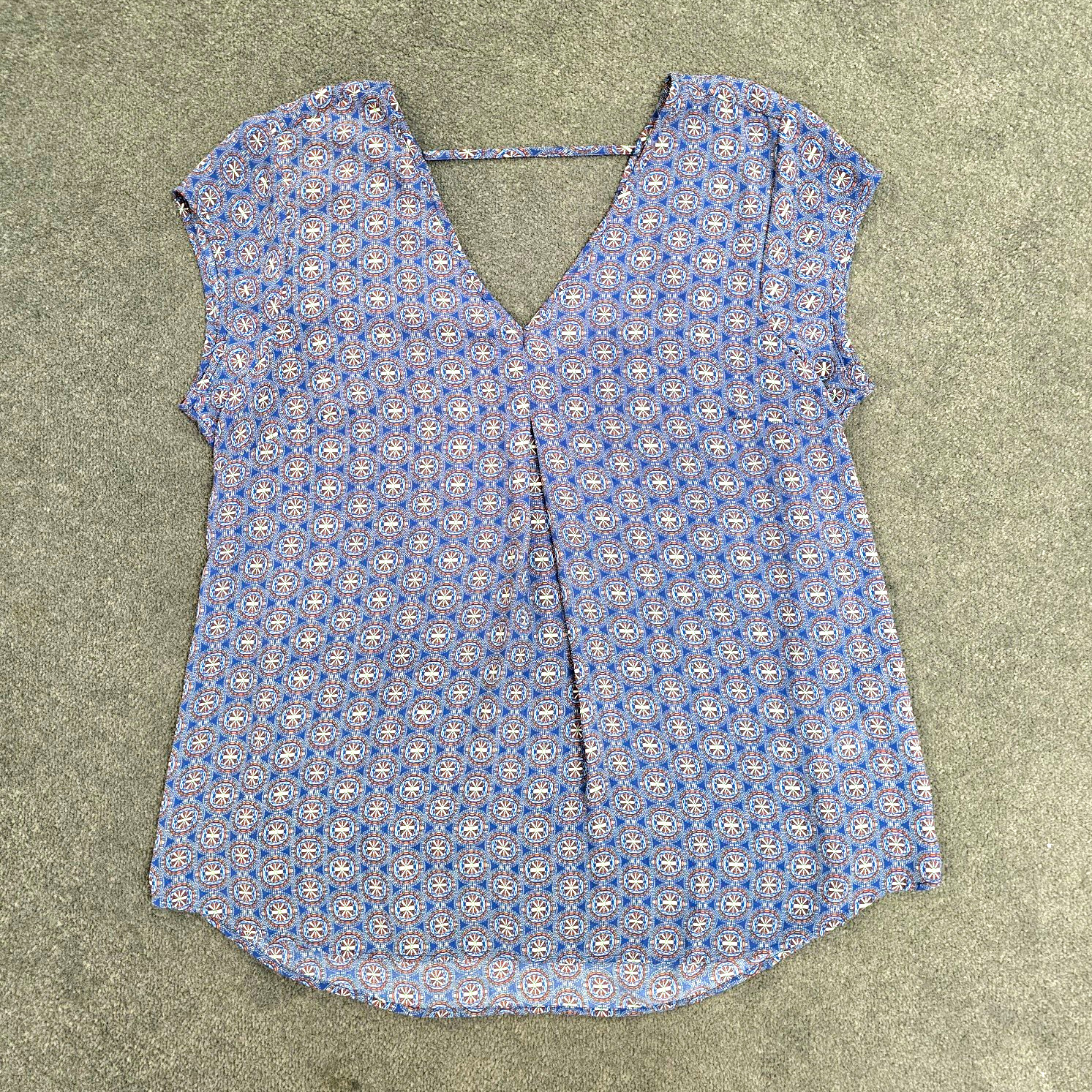 DR2 Blue Geometric V-Neck Short Sleeve Pullover Blouse Top Women’s Large