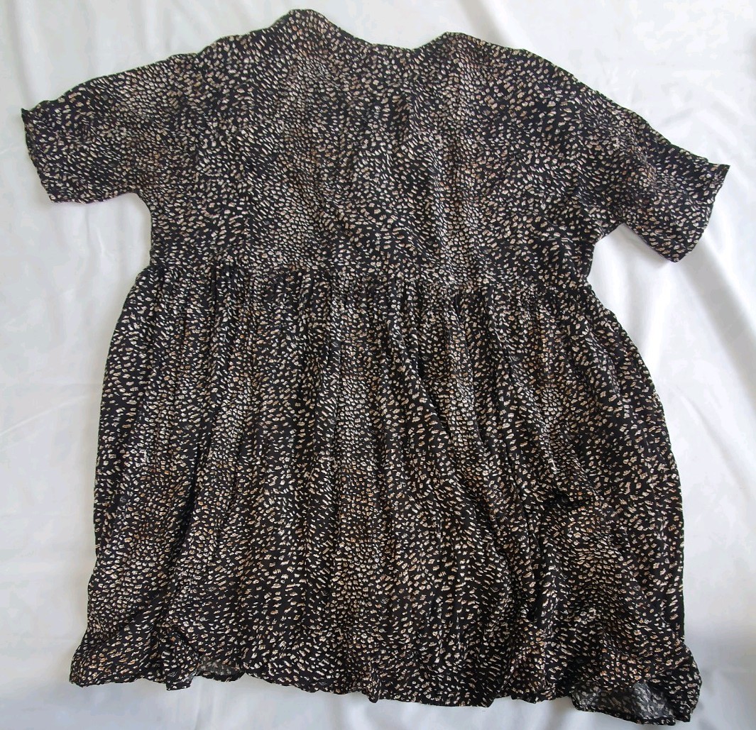 caroline morgan button-front blouse featuring an abstract black/ tan. size 12/14