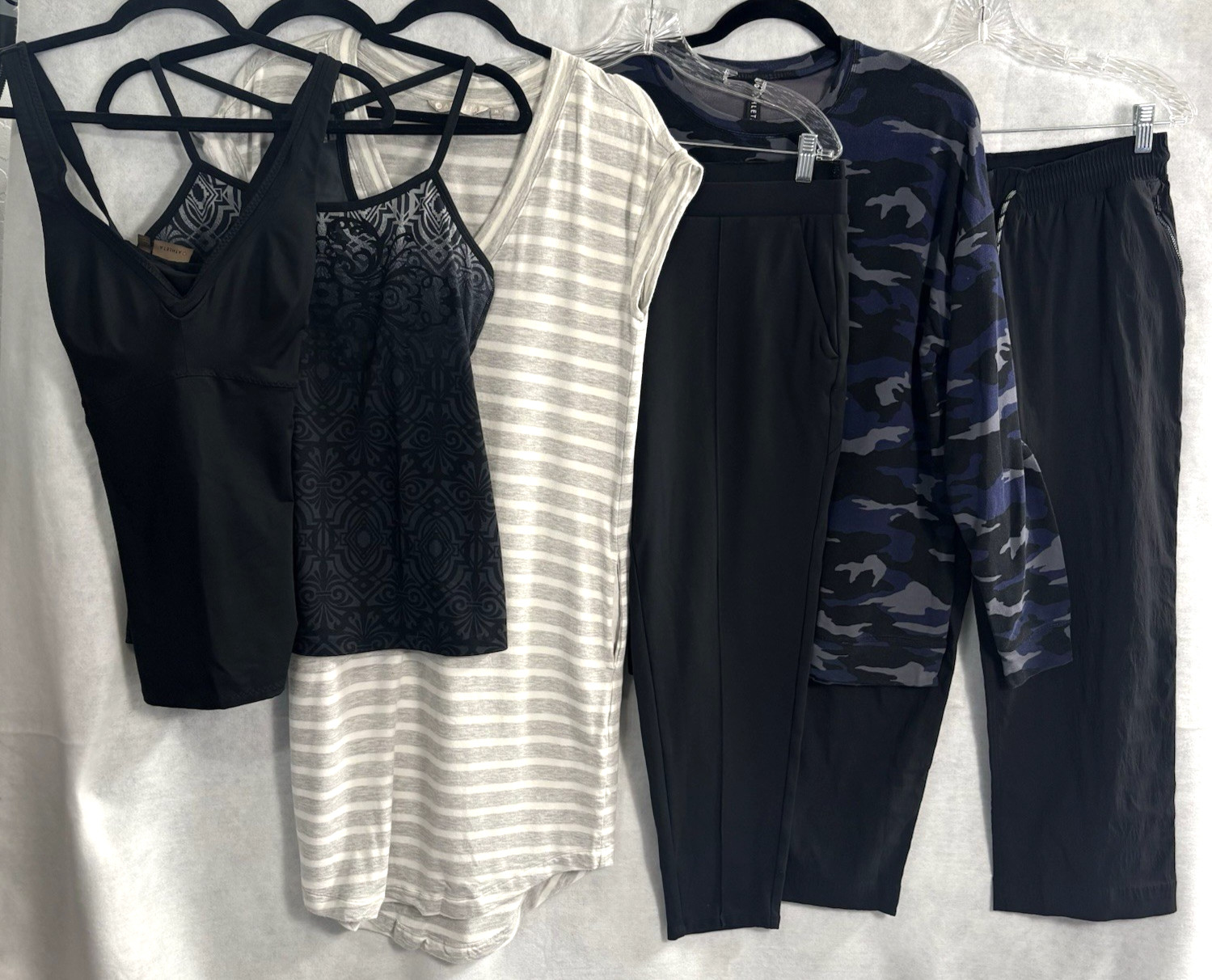 ATHLETA Women All Seasons Bundle of 6 Items Pant Top Swim Sz M Black White 69-2