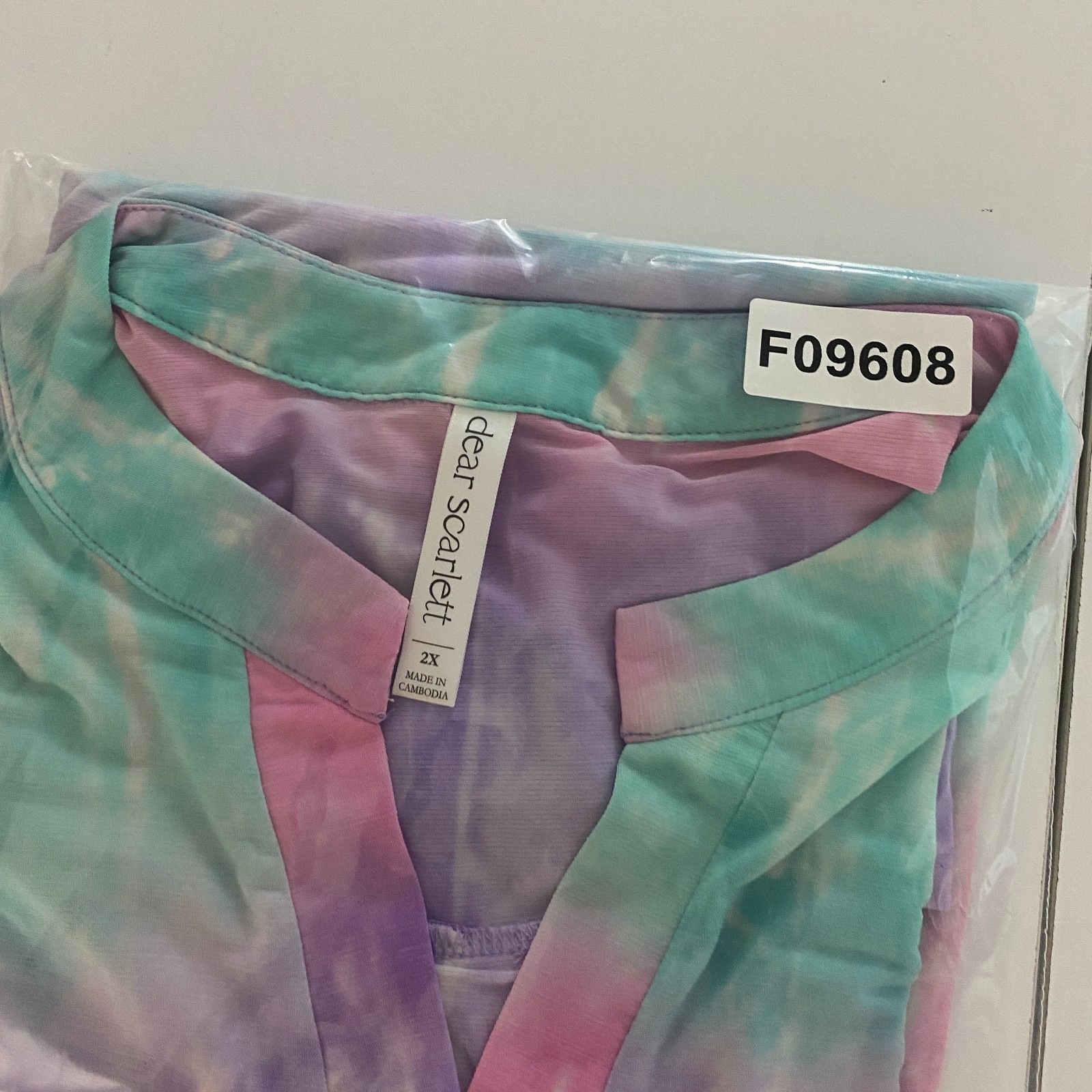 Dear Scarlett Lizzy Blouse Size 2X Tunic Multicolor Print 3/4 Roll Tab Sleeves