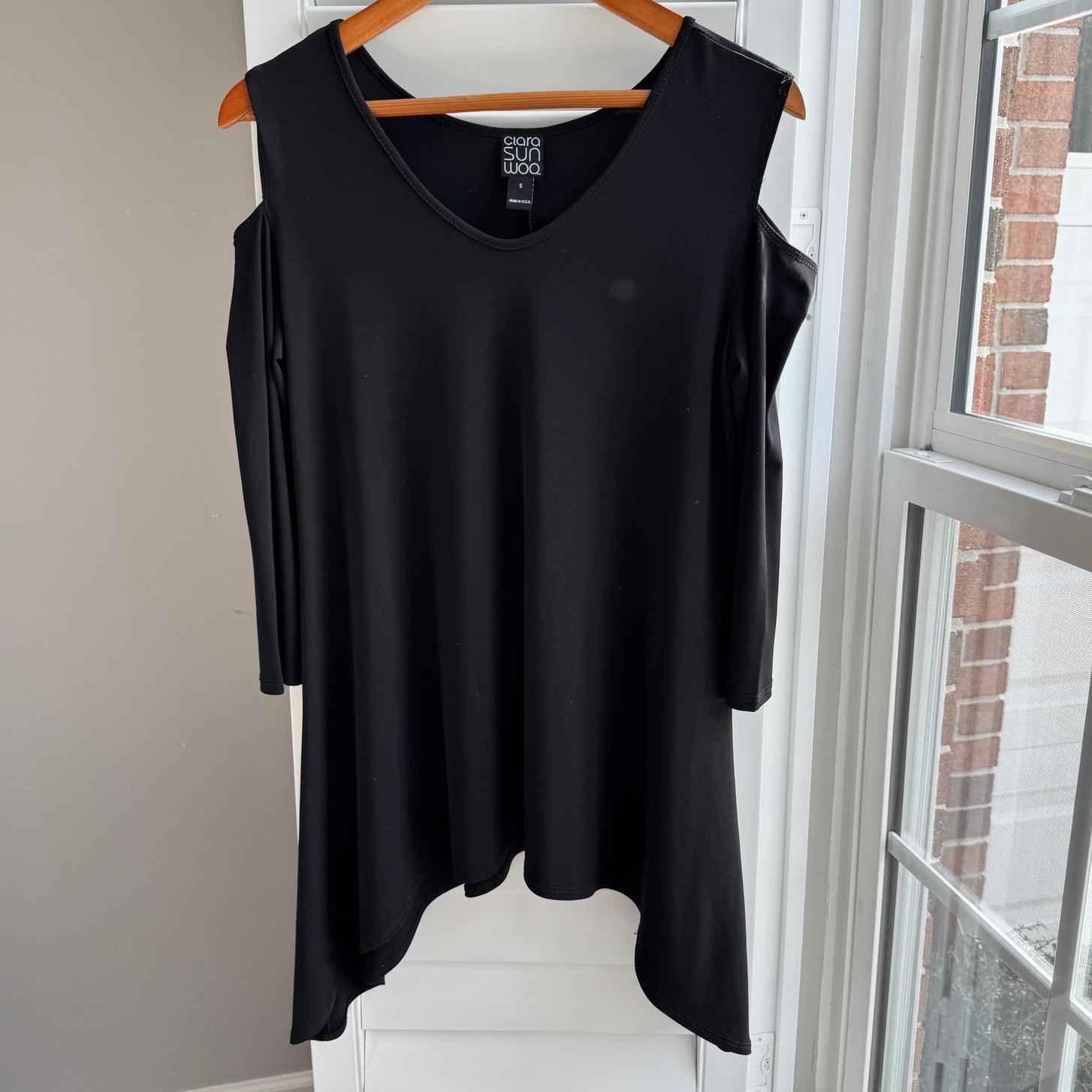 CLARA SUN WOO Black Tunic Top Womens Small Cold Shoulder V-Neck
