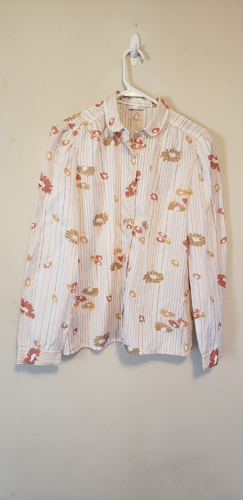 Womens Country Suburban Blouse. Long Sleeve. Size 8. Button Down. Light Weight.