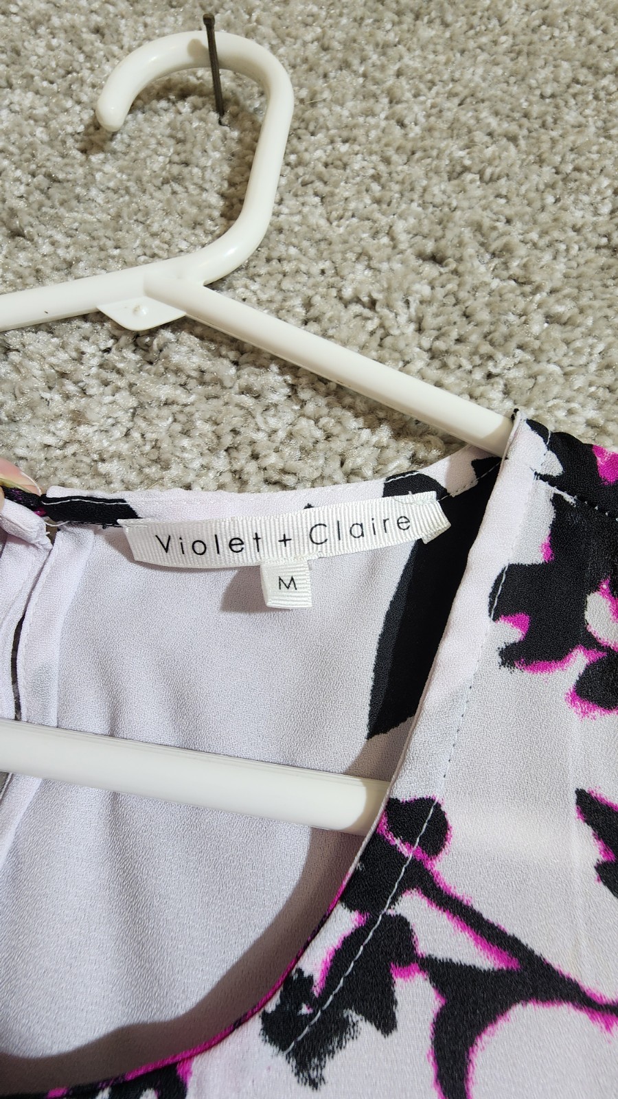 Violet & Claire Floral Sleeveless Blouse White W/ Pink & Black Flowers Size M