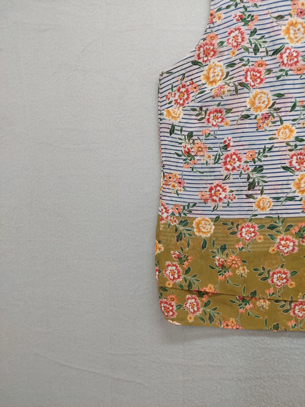 Cabi Women Blouse Top M Multicolor Floral Sleeveless Keyhole Neck Lined Casual