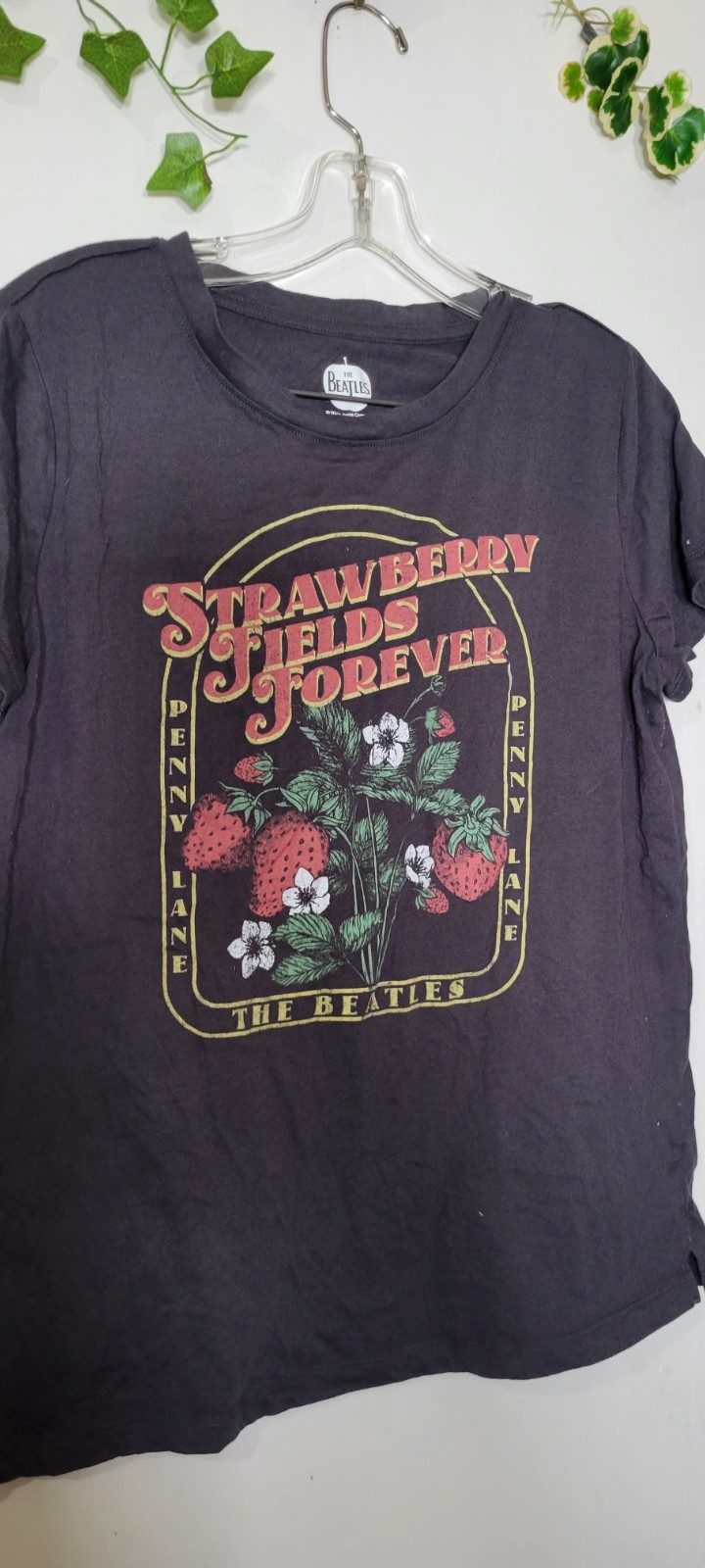 The Beatles Strawberry Fields Forever Womens Medium Short Sleeve Graphic T-Shirt