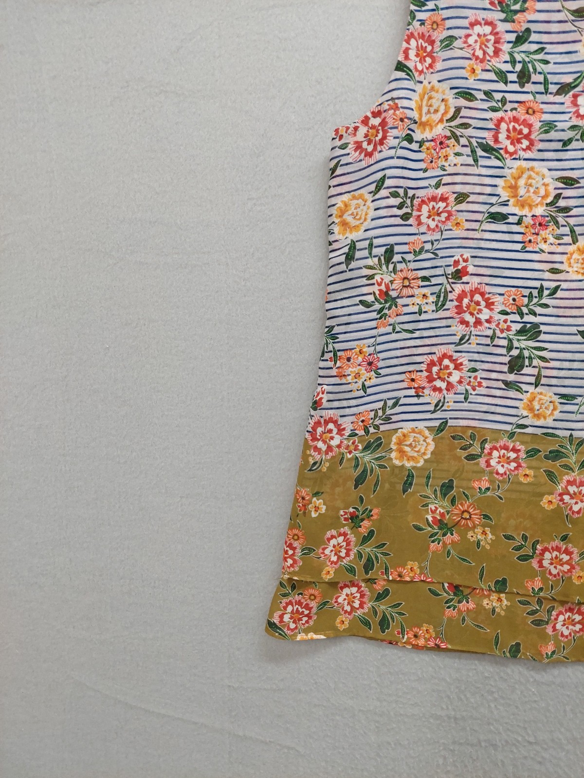 Cabi Women Blouse Top M Multicolor Floral Sleeveless Keyhole Neck Lined Casual