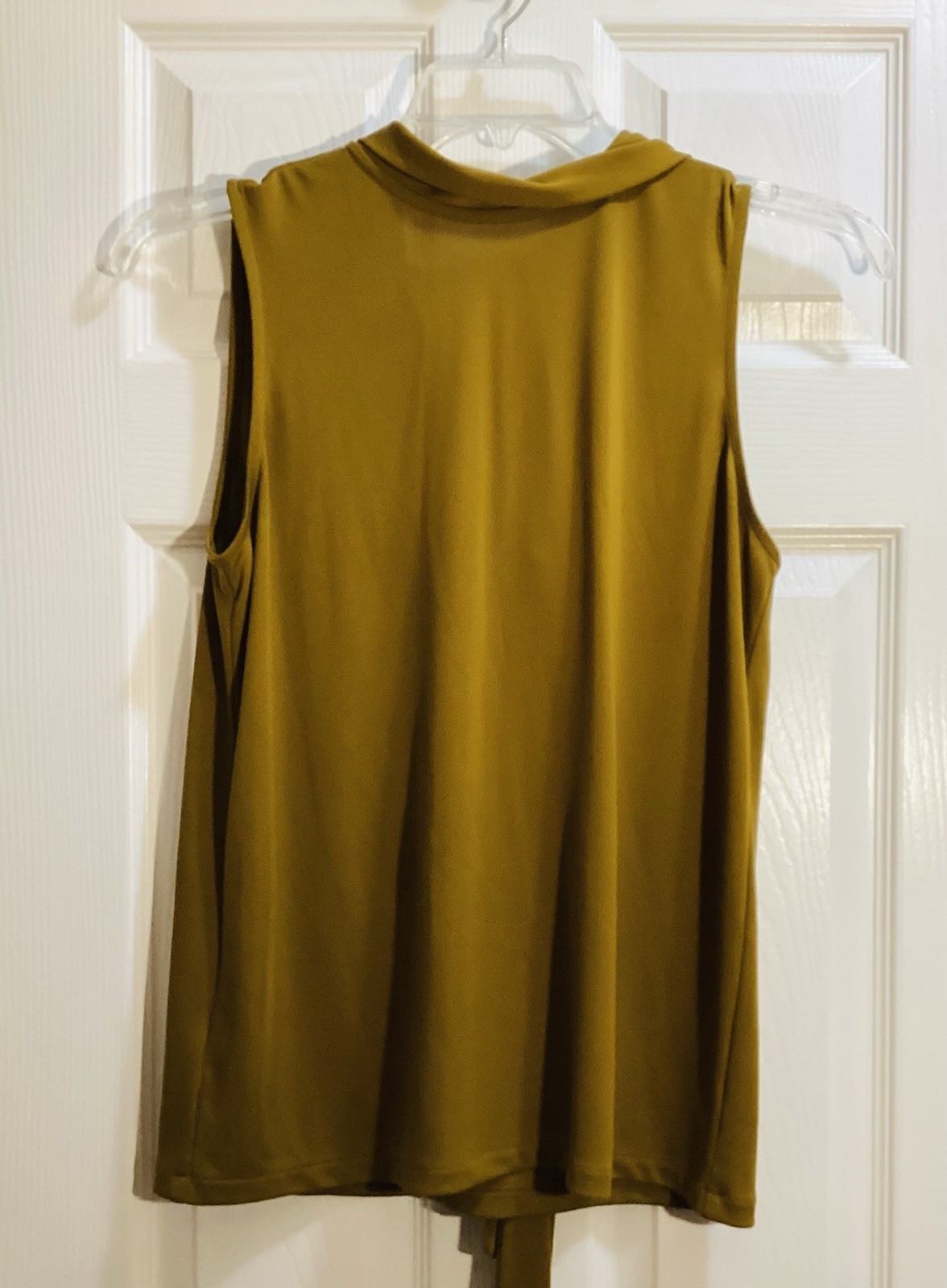 Ann Taylor Olive Solid Tie-Neck Sleeveless Knit Stretch Blouse Womens M
