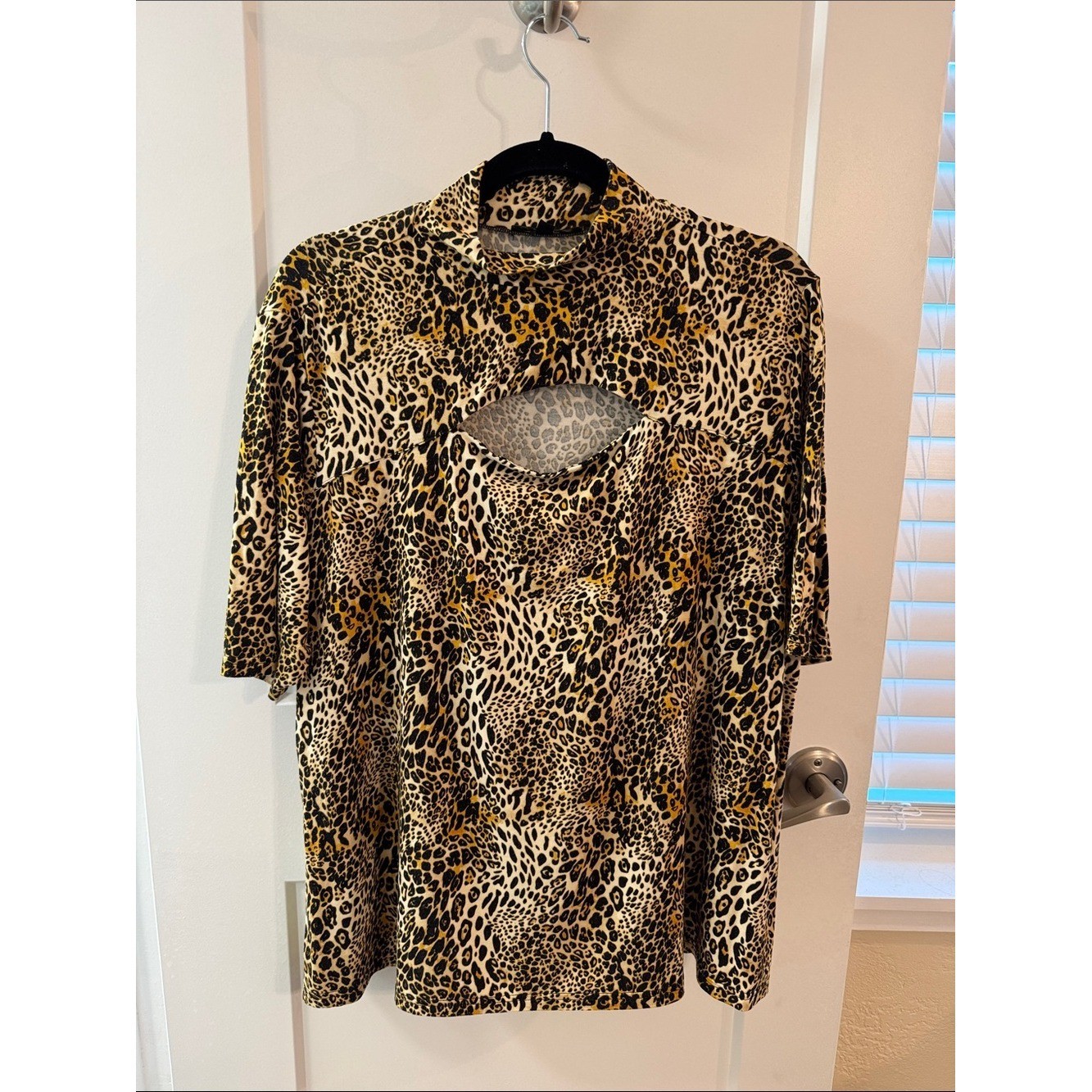 DG2 Diane Gilman Leopard Print Mock Neck Keyhole Top Plus Size 2X Stretch