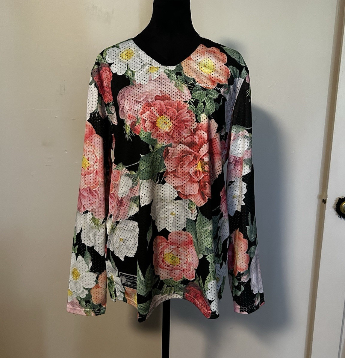 Primitive Women’s Black Floral Knit Jersey V-Neck Long Sleeve Pullover Top L