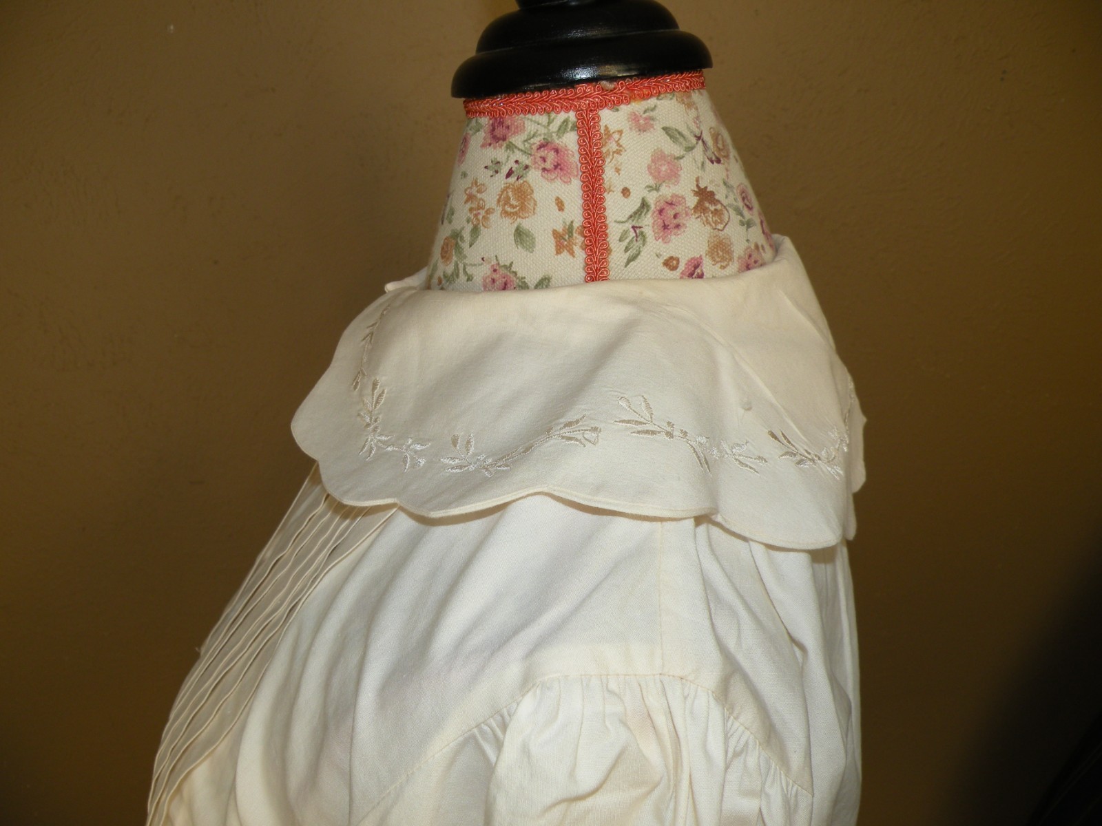 Vtg Bryn Connelly Petite Top Blouse Ivory Pleated Button Down Sz 6 Collar